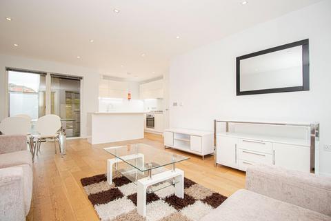 3 bedroom apartment to rent, Heneage Street, E1