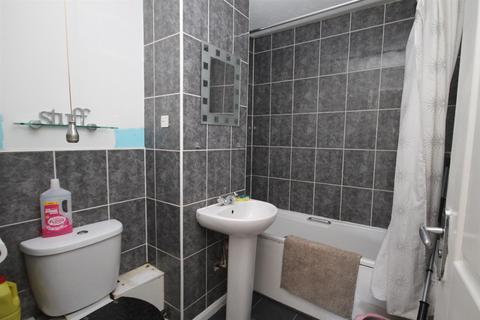 2 bedroom flat for sale, 4, Primrose Close, Wallington