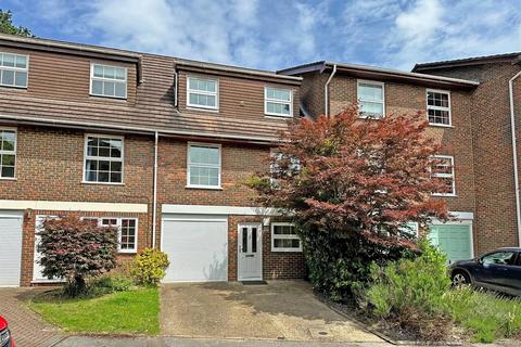 4 bedroom terraced house for sale, Ardshiel Drive, Redhill