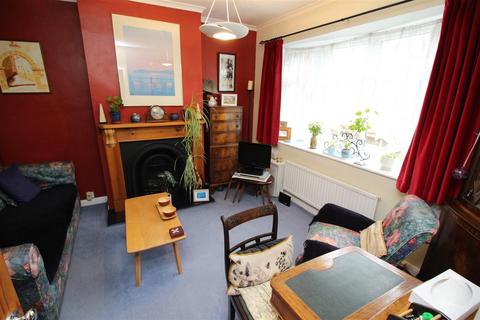 2 bedroom house for sale, Browning Avenue, Worcester Park