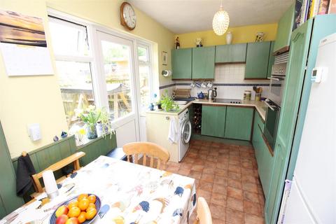 105 Browning Avenue, Worcester Park, KT4 8LD