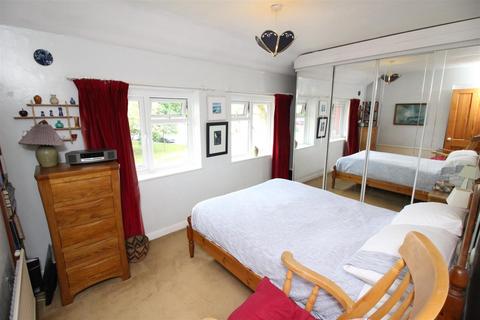 105 Browning Avenue, Worcester Park, KT4 8LD