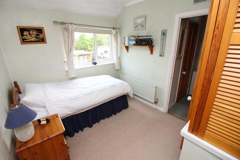 105 Browning Avenue, Worcester Park, KT4 8LD
