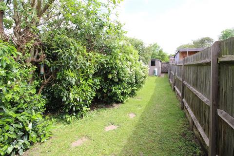 105 Browning Avenue, Worcester Park, KT4 8LD