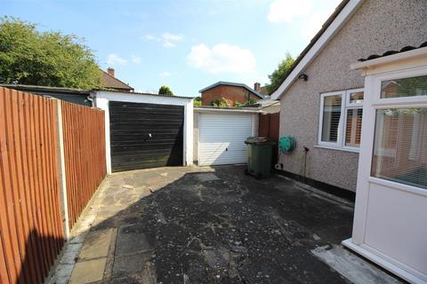 2 bedroom house for sale, Amesbury Close, Worcester Park