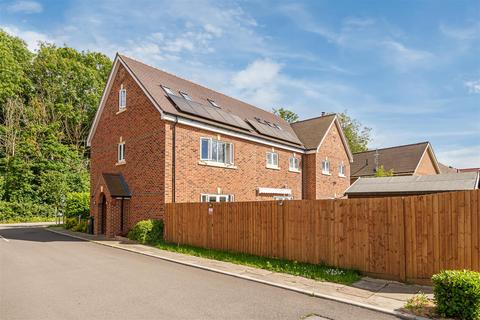 3 bedroom end of terrace house for sale, Woodroffe Close, Ash, Guildford