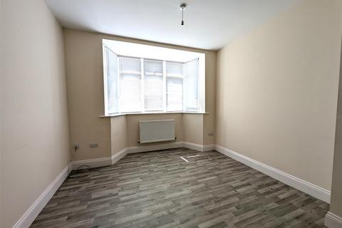 2 bedroom ground floor flat to rent, Dean Road , Scarborough