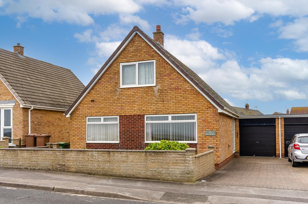South Promenade, Withernsea 2 bed detached bungalow for sale £160,000