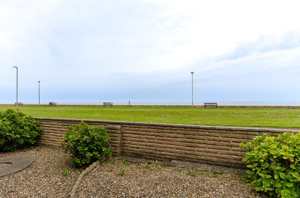 South Promenade, Withernsea 2 bed detached bungalow for sale £160,000