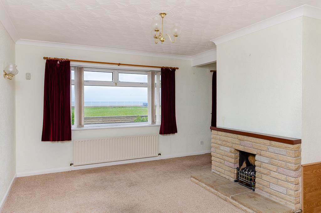 South Promenade, Withernsea 2 bed detached bungalow for sale £160,000