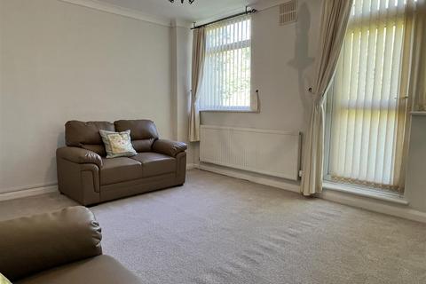 2 bedroom maisonette to rent, Lynwood Court, Stoughton Road, Leicester