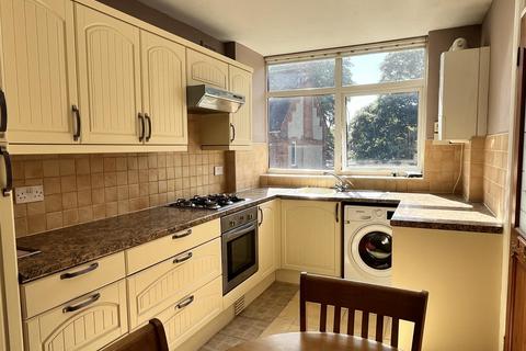 2 bedroom maisonette to rent, Lynwood Court, Stoughton Road, Leicester