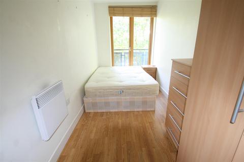 2 bedroom flat to rent, Meath Crescent, London E2