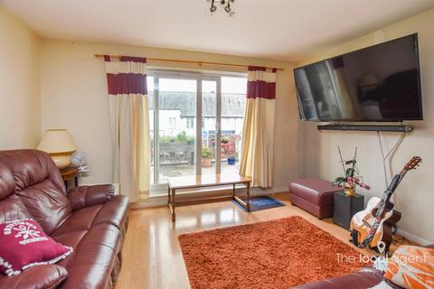 2 bedroom flat for sale, Tattenham Crescent, Epsom