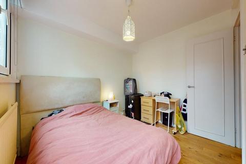 3 bedroom flat to rent, Finborough Road, London SW10