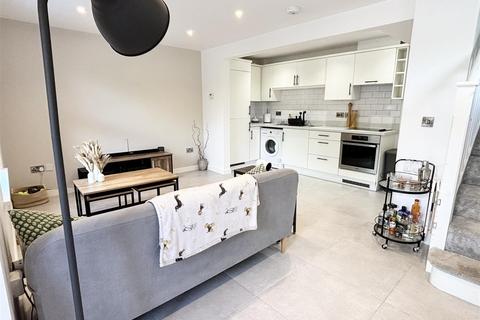 2 bedroom end of terrace house for sale, Poole Road, Poole BH16