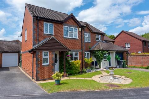 3 bedroom semi-detached house for sale, Fayrewood Chase, Basingstoke RG22