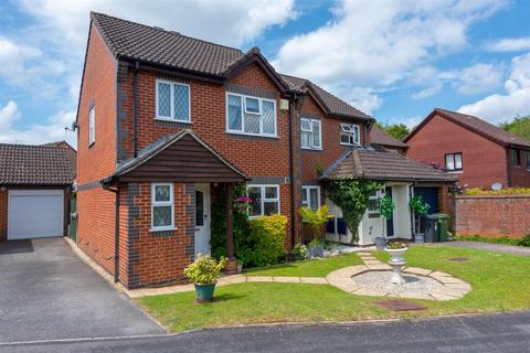 5 Fayrewood Chase, Basingstoke, RG22 4TF