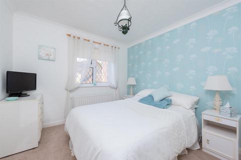5 Fayrewood Chase, Basingstoke, RG22 4TF