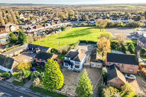 4 bedroom detached house for sale, Buckingham Road, Bletchley, Milton Keynes