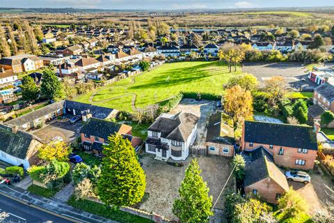 4 bedroom detached house for sale, Buckingham Road, Bletchley, Milton Keynes