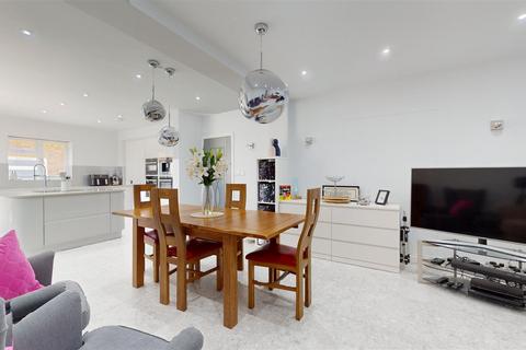 4 bedroom detached house for sale, Buckingham Road, Milton Keynes MK3