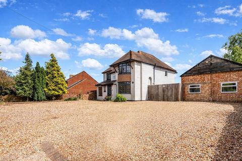 4 bedroom detached house for sale, Buckingham Road, Milton Keynes MK3