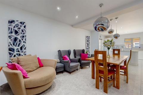 4 bedroom detached house for sale, Buckingham Road, Milton Keynes MK3