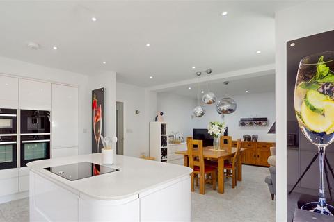 4 bedroom detached house for sale, Buckingham Road, Milton Keynes MK3