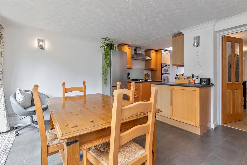 Gibbons Close, Sandridge 3 bed property to rent £2,500 pcm (£577 pw)