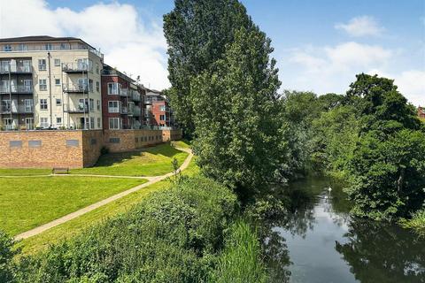 3 bedroom apartment for sale, Andrews Close, Warwick