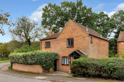 4 bedroom detached house for sale, Linceslade Grove, Loughton