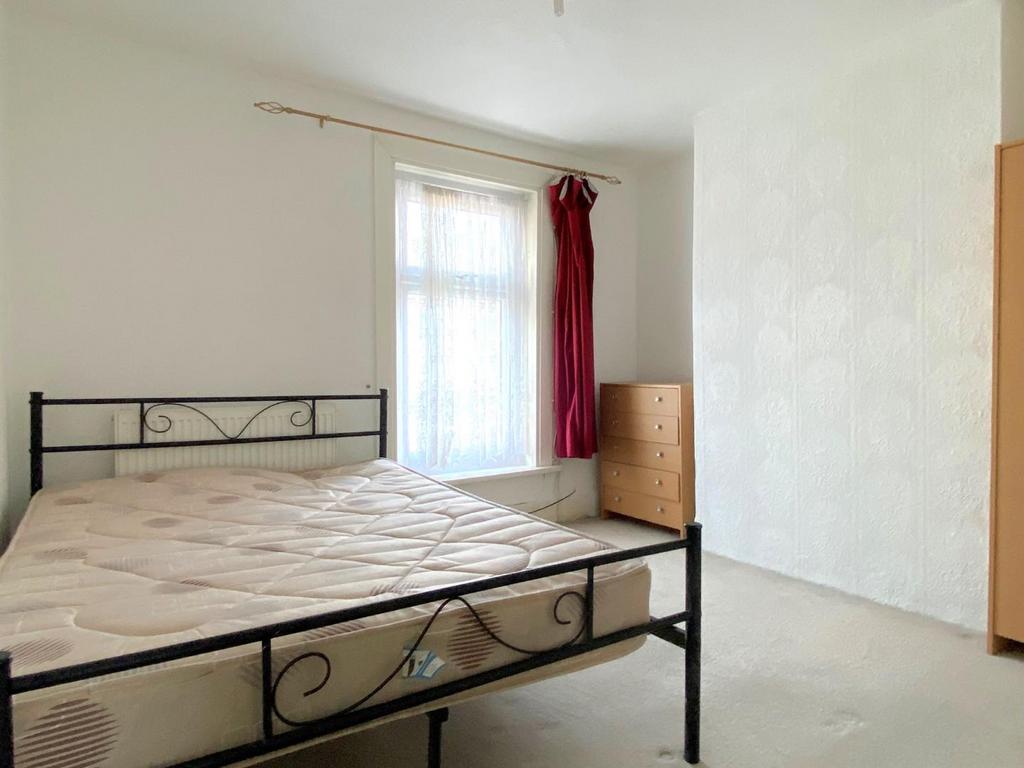 Bed1.jpg