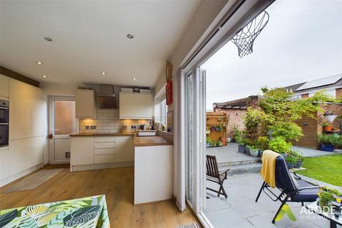 235 Fairham Road, Stretton, Burton-on-trent, DE13 0BU