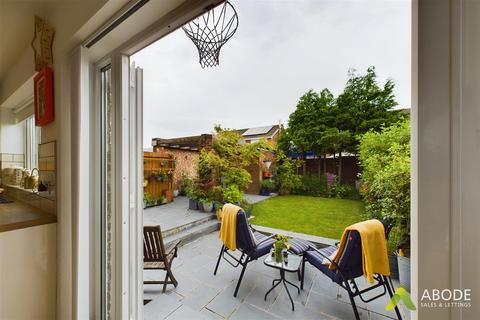 235 Fairham Road, Stretton, Burton-on-trent, DE13 0BU
