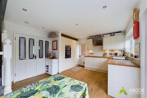 235 Fairham Road, Stretton, Burton-on-trent, DE13 0BU