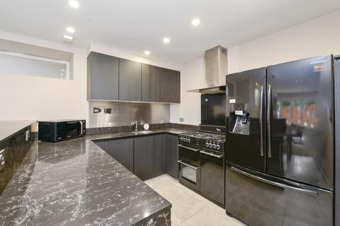 2 bedroom apartment to rent, Lyndhurst Lodge, NW3