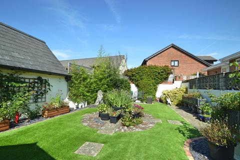 2 bedroom detached bungalow for sale, SHORT WALK INTO TOWN * SHANKLIN