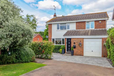 3 bedroom detached house for sale, Spinney Close, Horsham