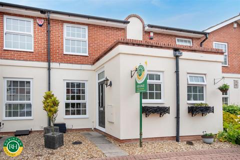 2 bedroom townhouse for sale, Belgrave Court, Bawtry, Doncaster