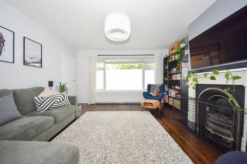 75 Foxes Way, Warwick, CV34 6AY