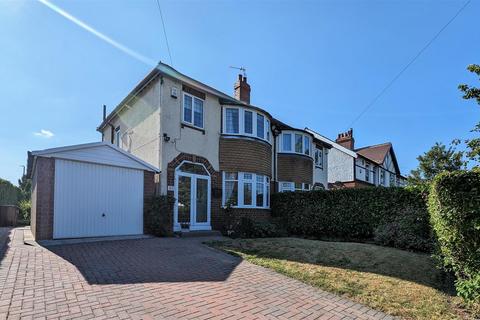 3 bedroom semi-detached house to rent, Fearnville View, Leeds