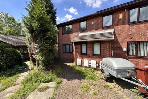 3 bedroom semi-detached house to rent, Colclough Close, Manchester