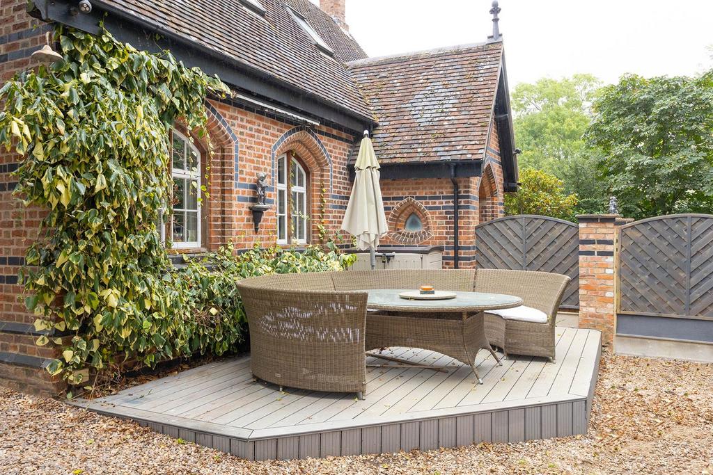 Outdoor dining decked area