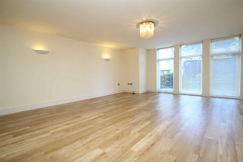 2 bedroom apartment to rent, Ashley Road, Hale, Altrincham