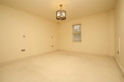 2 bedroom apartment to rent, Ashley Road, Hale, Altrincham