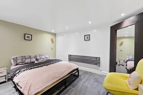 7 Watlington Grove, London, SE26 5RR