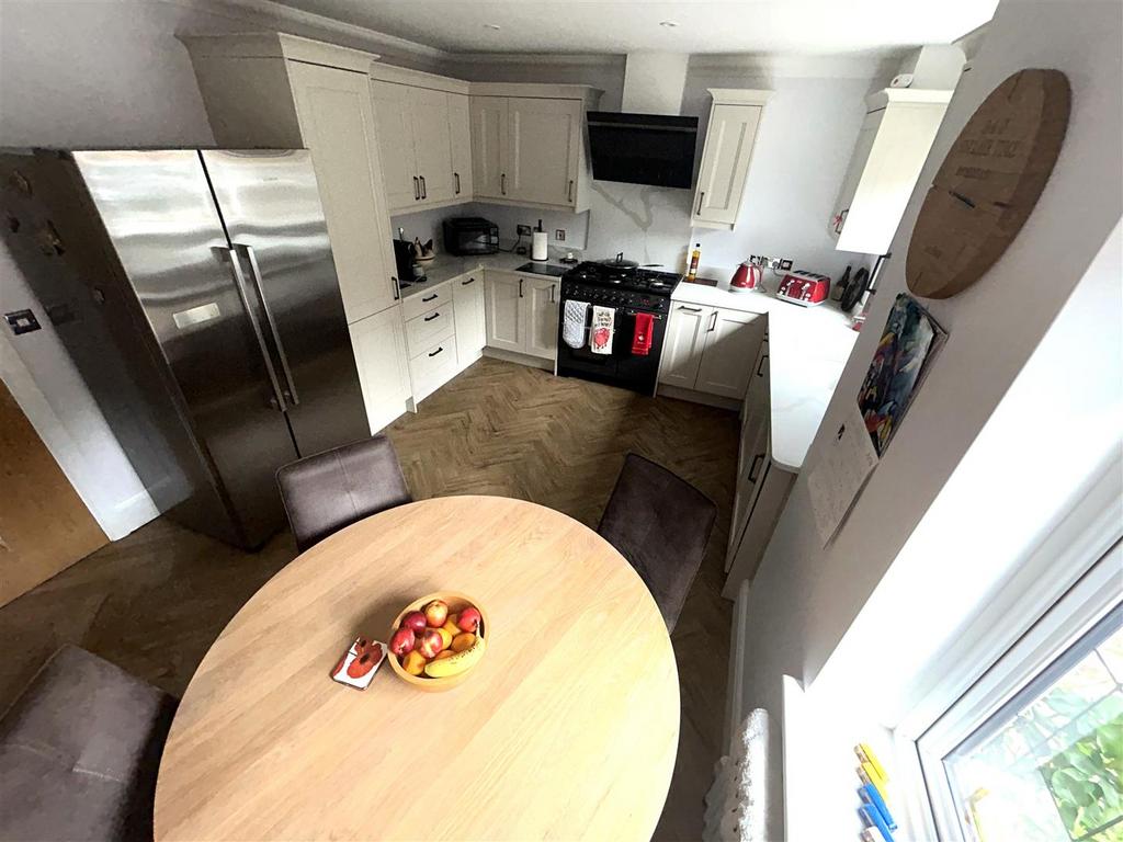 Fitted kitchen