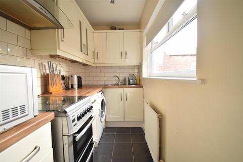 2 bedroom terraced house to rent, Burkill Street, Wakefield WF1