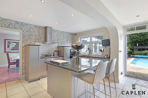 4 bedroom detached house for sale, Hazelwood, Loughton